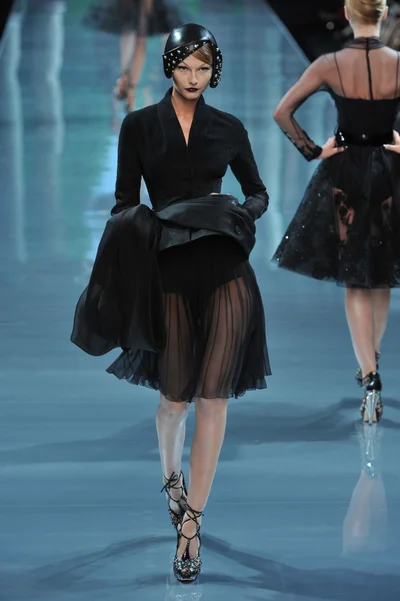 Look 7
